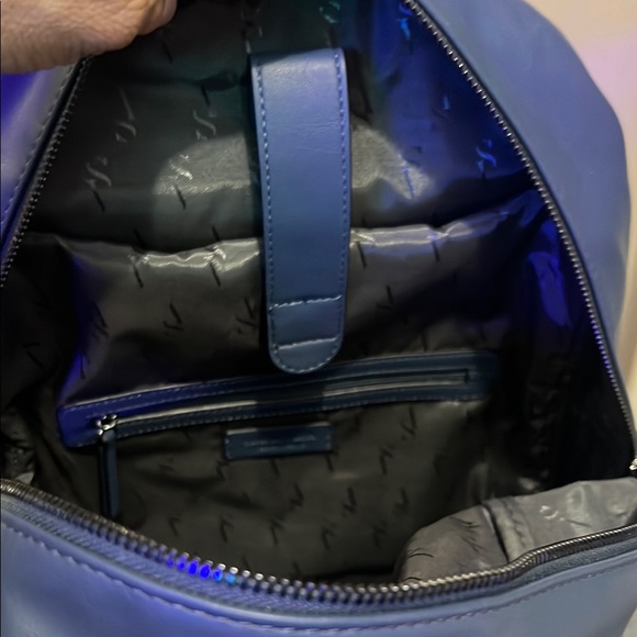 Simply Vera Vera Wang Blue Faux Leather Backpack GUC retail $79 - Picture 5 of 12